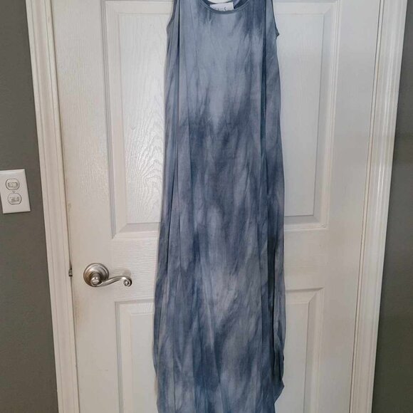 Sadie & Sage Flowy Summer Dress - Picture 2 of 3